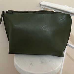 Elegant Green Crossbody Bag